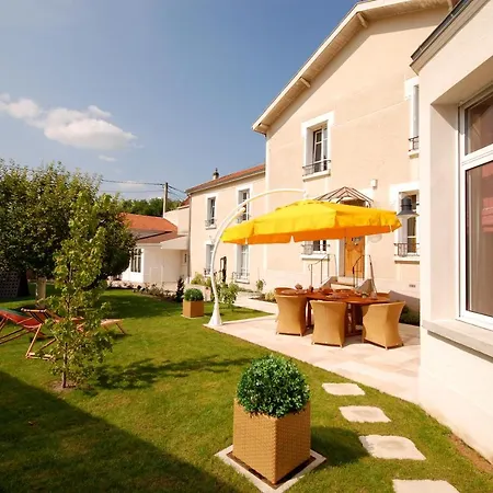 Chez Camille Couette-café 3*